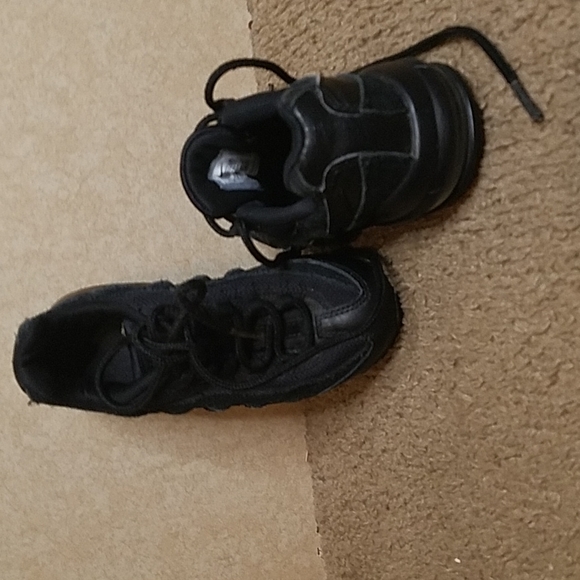 Shoes - Picture 4 of 4